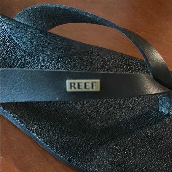 Reef Black Flip Flops size 7 - Picture 2 of 5